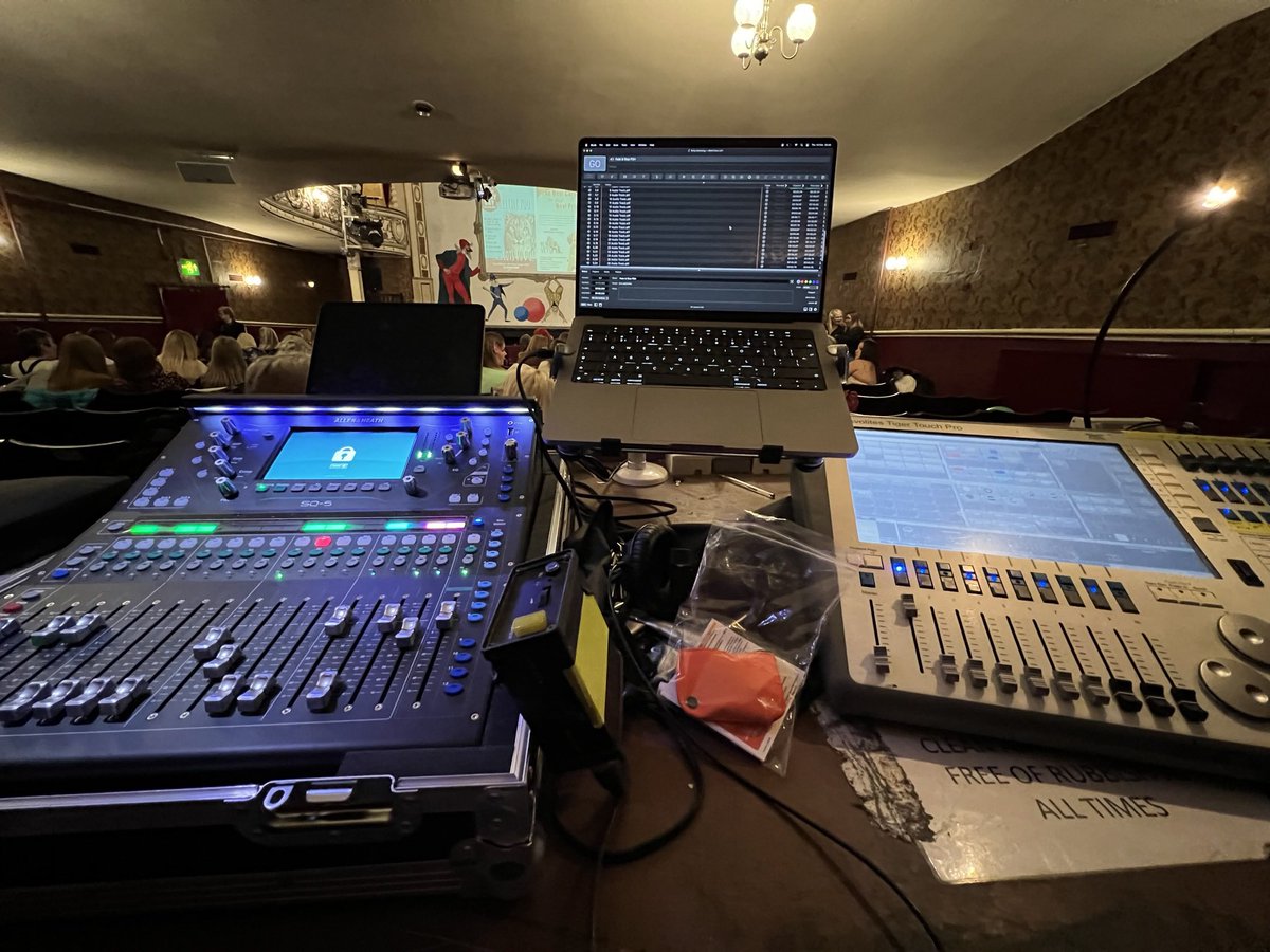 Been back behind the desks for nearly 2 months and first picture of a small setup - the SQ is such a nice desk for size and price