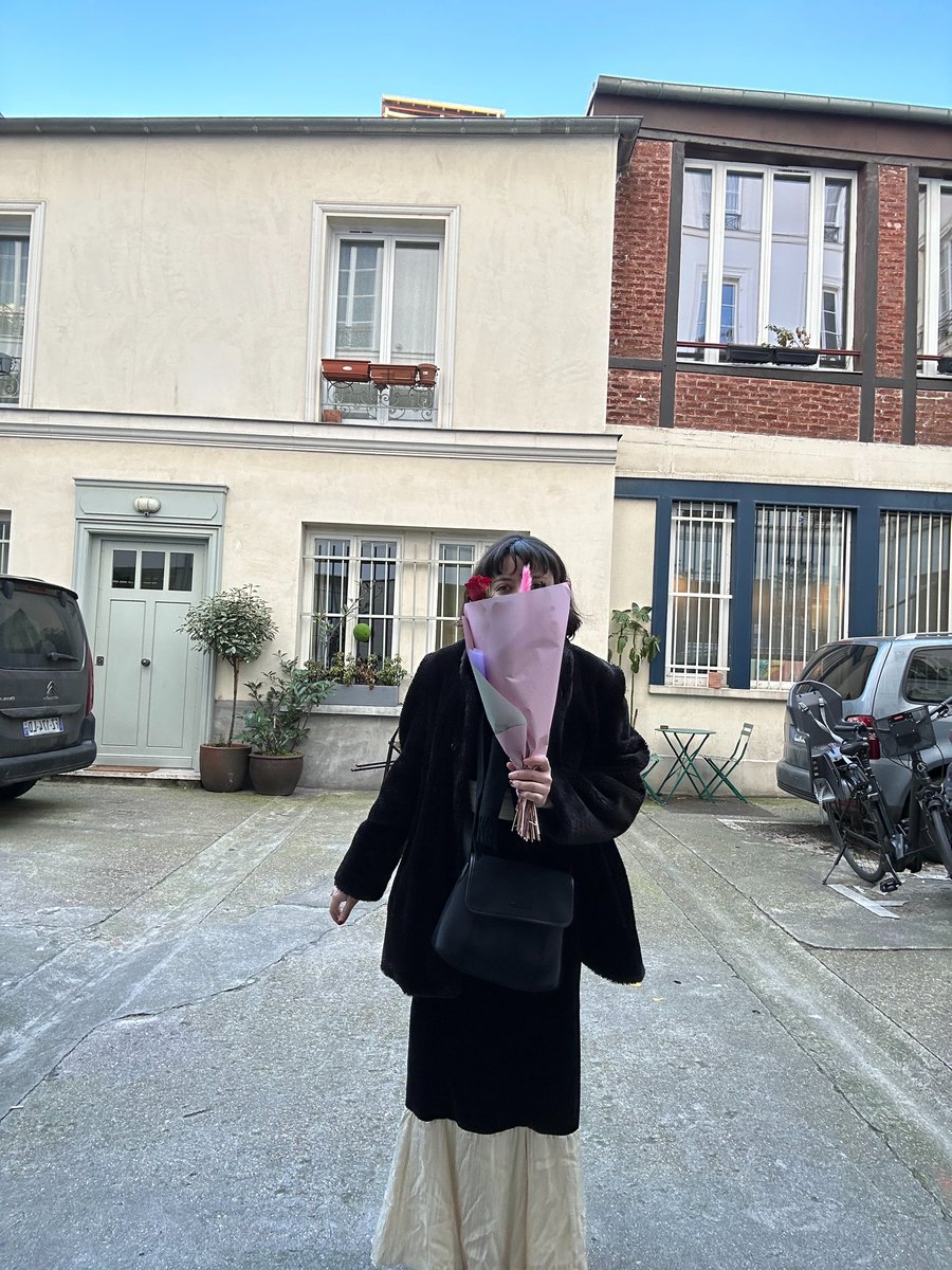 soymilk4ever's tweet photo. in paris https://t.co/gYvJ4xuAGq