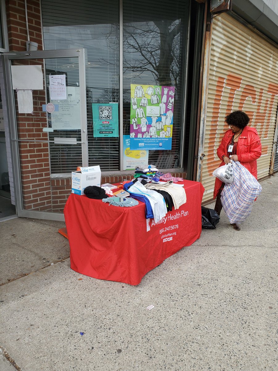 nycneon's tweet photo. Today, after serving over 150 people at our Staten Island @NYCNeON Nutrition Kitchen we welcomed the beautiful weather &amp; took our Clothing Closet outside. @NYCProbation staff, assisted by @HealthyNY Affinity Health - insuring access to food, clothing &amp; health care + a friendly🙂. https://t.co/CDAkdxEaow