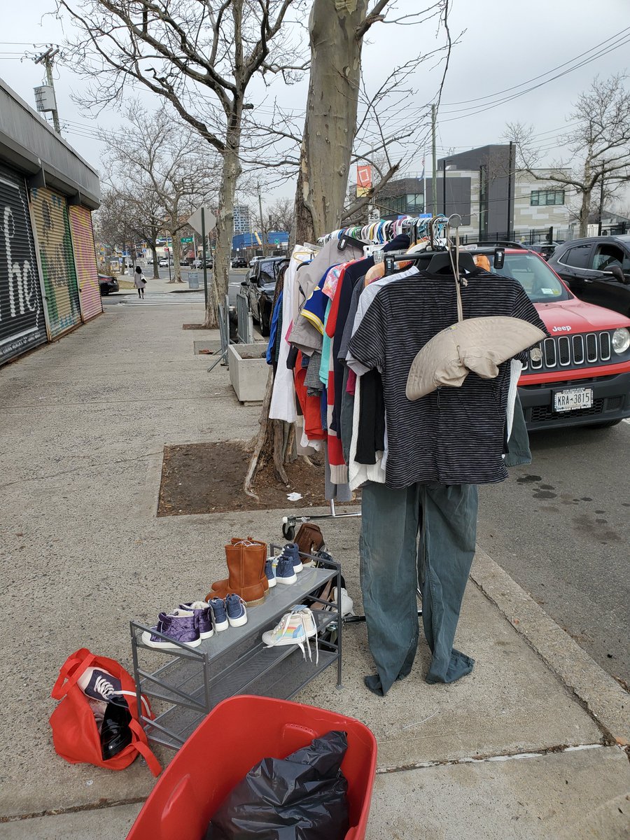 nycneon's tweet photo. Today, after serving over 150 people at our Staten Island @NYCNeON Nutrition Kitchen we welcomed the beautiful weather &amp; took our Clothing Closet outside. @NYCProbation staff, assisted by @HealthyNY Affinity Health - insuring access to food, clothing &amp; health care + a friendly🙂. https://t.co/CDAkdxEaow