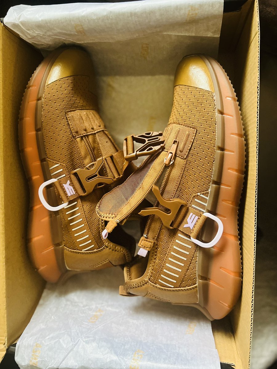 yenza_africa's tweet photo. Now is your time #Yenza #GetStarted 

Retweet, Like/Share this post &amp; stand a chance to get yourself a pair of the all new #Yenza Fearless v1 sneaker delivered to your doorstep. 

Order via WhatsApp (073) 090-4683 https://t.co/n5zNCdnXlv