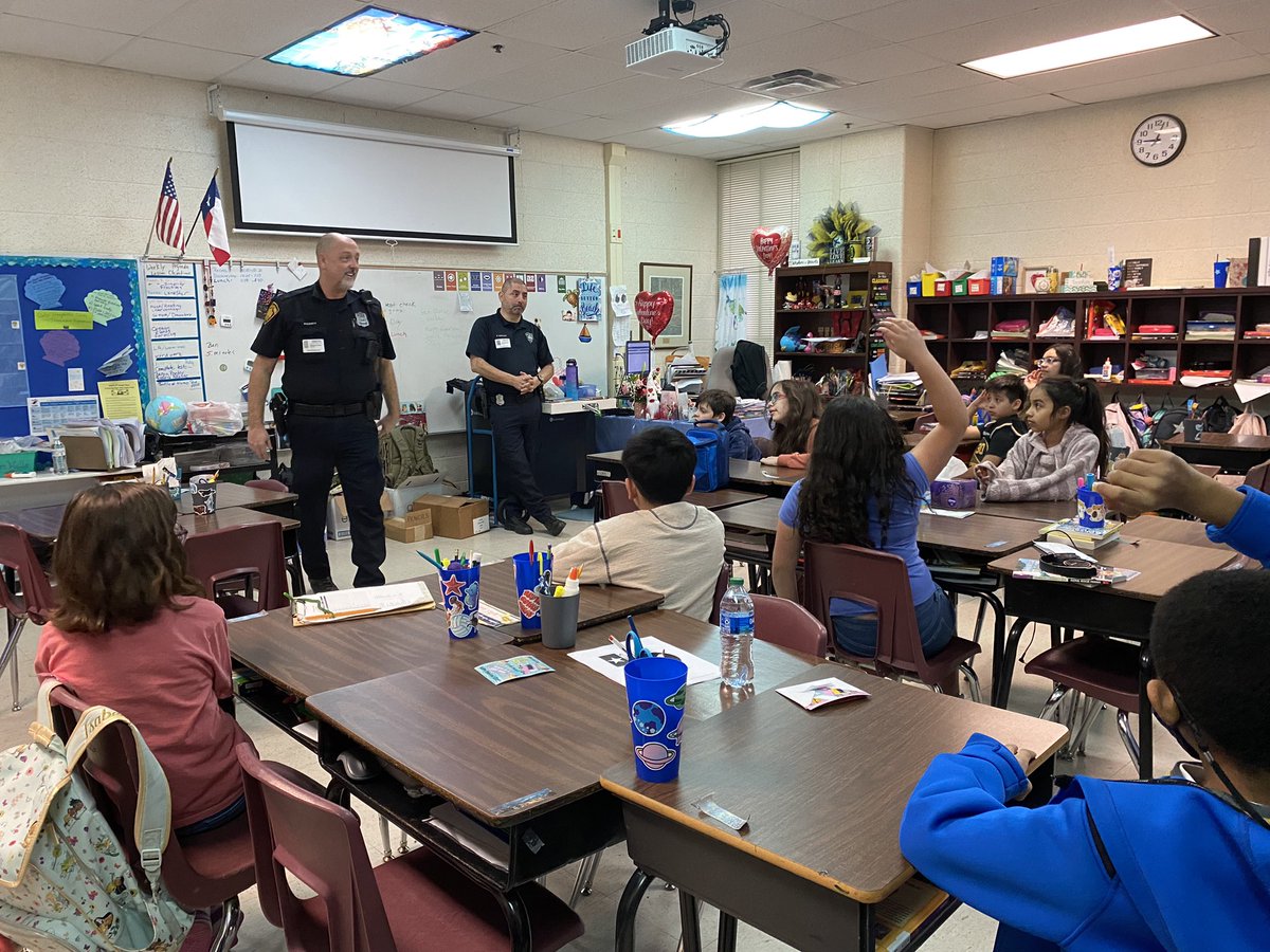 bflores185's tweet photo. Thank you to our counselor, Ms. Parra, for organizing an amazing Career Day @NISDElrod. Our Eagles learned about a wide variety of career options! @NISDCounseling https://t.co/oBs3djf9mQ