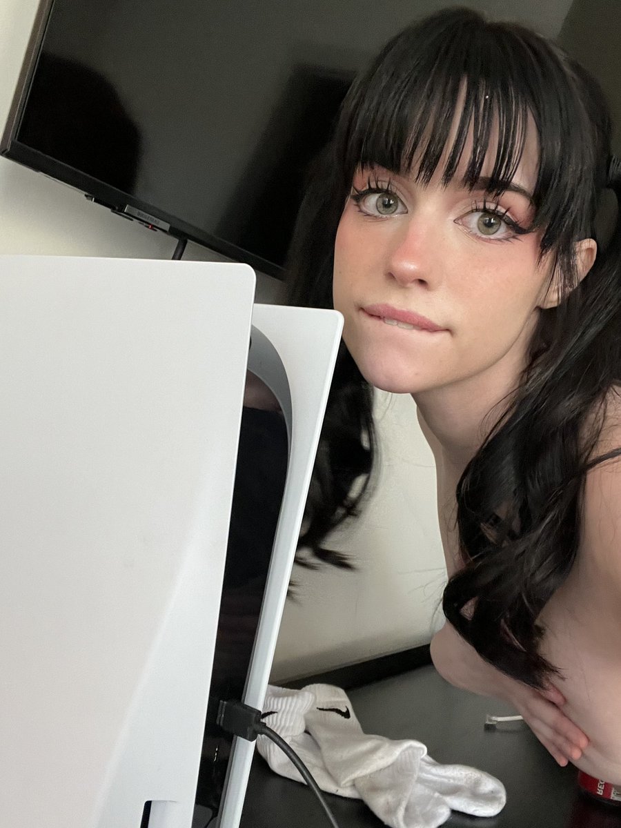 soogsx(@soogz1) 's Twitter Profile. me or the ps5? soogsx (@soogz1) on...