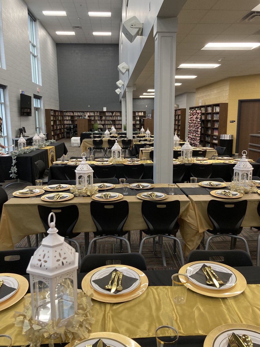 LFMS_Library's tweet image. Beautiful things are happening in our Library. #basketballcheerbanquet