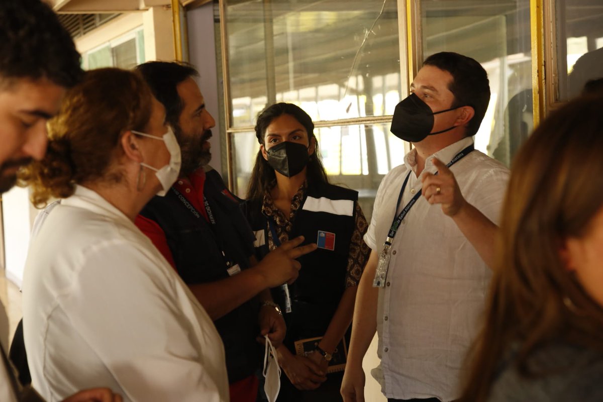 servsaludconce's tweet photo. Un equipo #ARSAM (Apoyo a la Respuesta en Salud Mental para Emergencias y Desastres) del @SSaludAtacama arribó a Santa Juana para prestar apoyo psicológico al personal de salud y sus familias, que desde el primer día han estado enfrentando la emergencia por incendios en la comuna https://t.co/QLHI5bB5f5