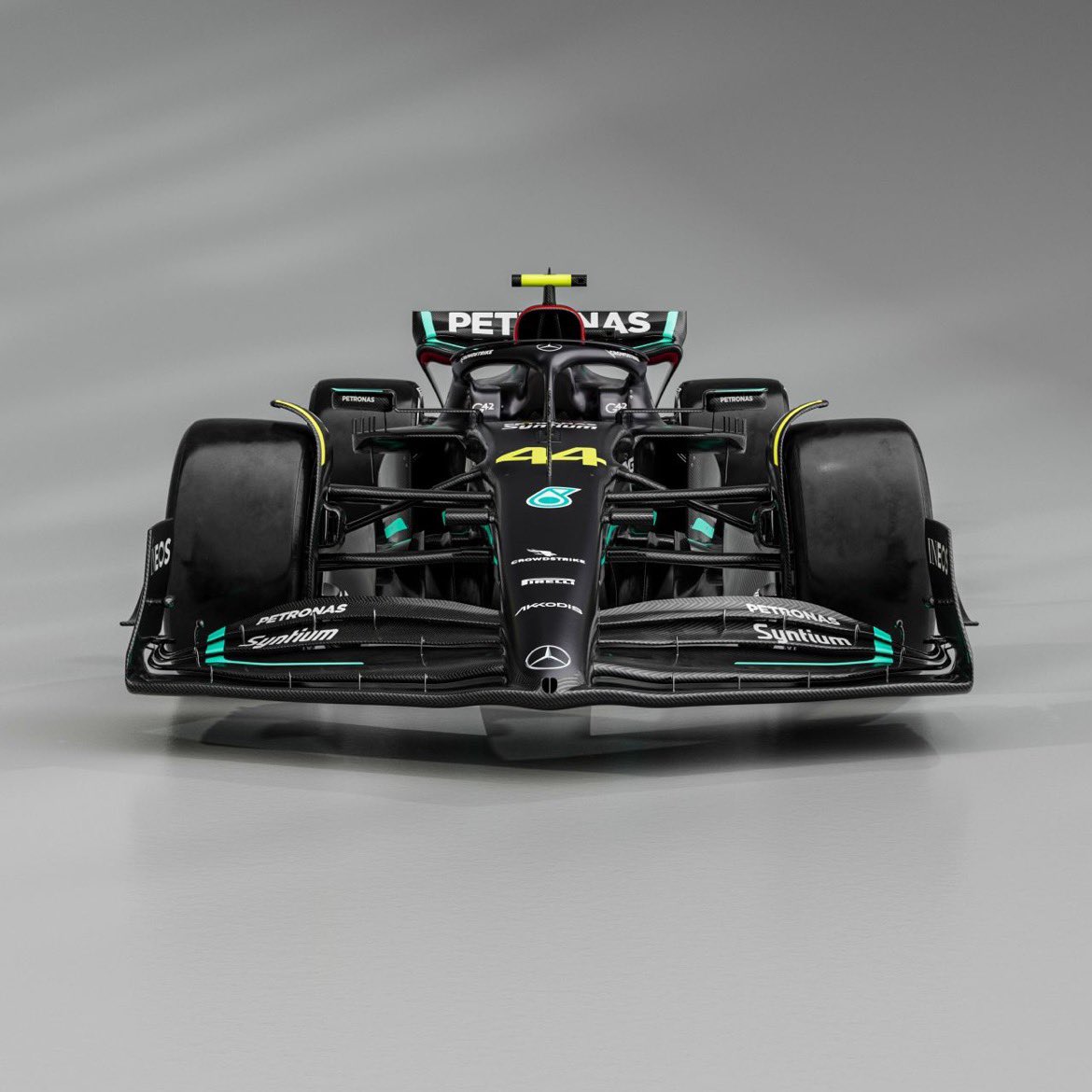 raulsporto's tweet image. So cool  👌👌👌👌👌👌😎

Back in black. 🖤 Say hello to the Mercedes-AMG F1 W14 E PERFORMANCE.

Read all about our 2023 Formula 1 challenger and its story here: lnkd.in/eHB6Qce3

#AllInPerformance #carlaunch #teamwork #mercedesamgf1 #formula1