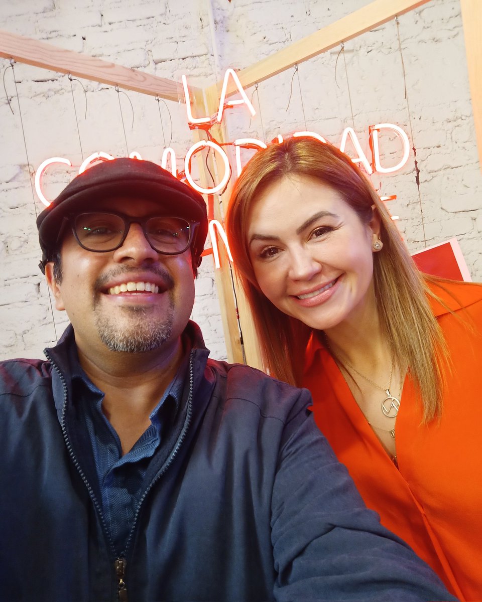enriquefamx's tweet photo. Con la inspiradora #ViridianaAguilar, alpinista mexicana con una trayectoria que deja literalmente sin aliento.
La escucho en su pódcast #PasosLibres de @FlexiCountry, uno que recomiendo para que se atrevan a soñar.
🙌🏽🎙️🧗 https://t.co/VYdeqY0UKG