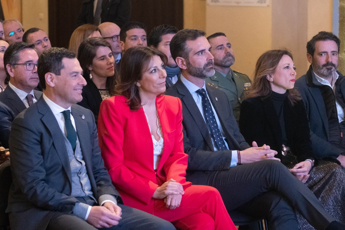 RamonFPM's tweet image. La #RevoluciónVerde💚en #Andalucía la conseguimos entre todos y hoy ha sido un privilegio reconocer con el presidente @JuanMa_Moreno a algunos de esos nombres propios que nos ayudan a hacer de nuestra tierra una más verde y sostenible.

¡Enhorabuena a los premiados! 👏🏆
#PAMA