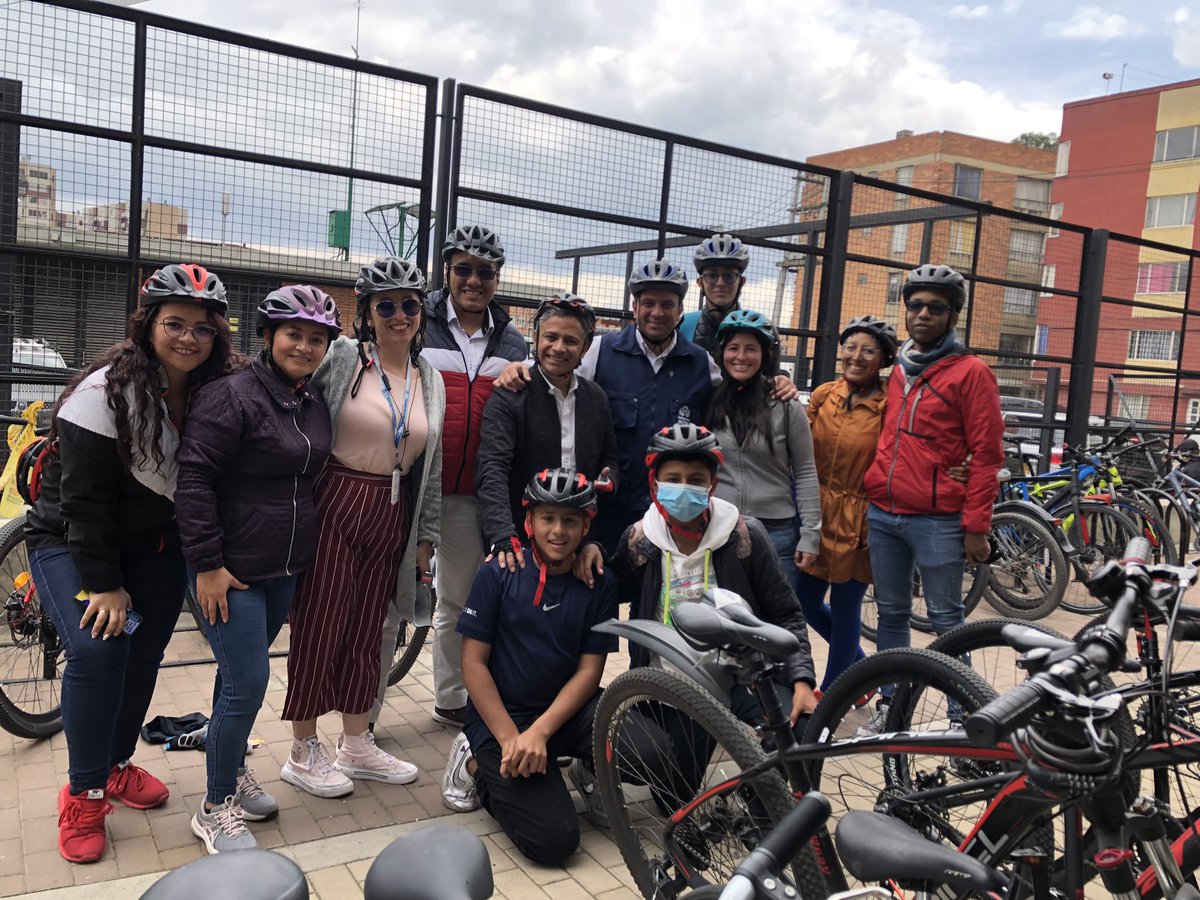 ColegiodelaBici's tweet image. [Hoy]El @ColegiodelaBici vivió el lanzamiento de la herramienta “Enfrentado el Bullying” de la @DefensoriaCol en compañía de @triannacamilo y @EseTonito convencidos de la importancia de prevenir la violencia escolar @Educacionbogota #ProgramaECO @EdnaBonillaSeba @Deidamiapiensa