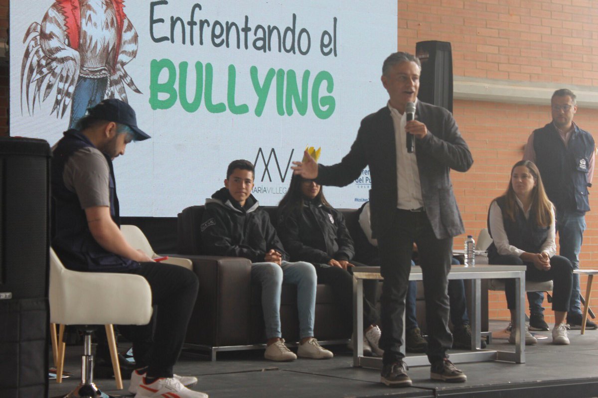 ColegiodelaBici's tweet image. [Hoy]El @ColegiodelaBici vivió el lanzamiento de la herramienta “Enfrentado el Bullying” de la @DefensoriaCol en compañía de @triannacamilo y @EseTonito convencidos de la importancia de prevenir la violencia escolar @Educacionbogota #ProgramaECO @EdnaBonillaSeba @Deidamiapiensa