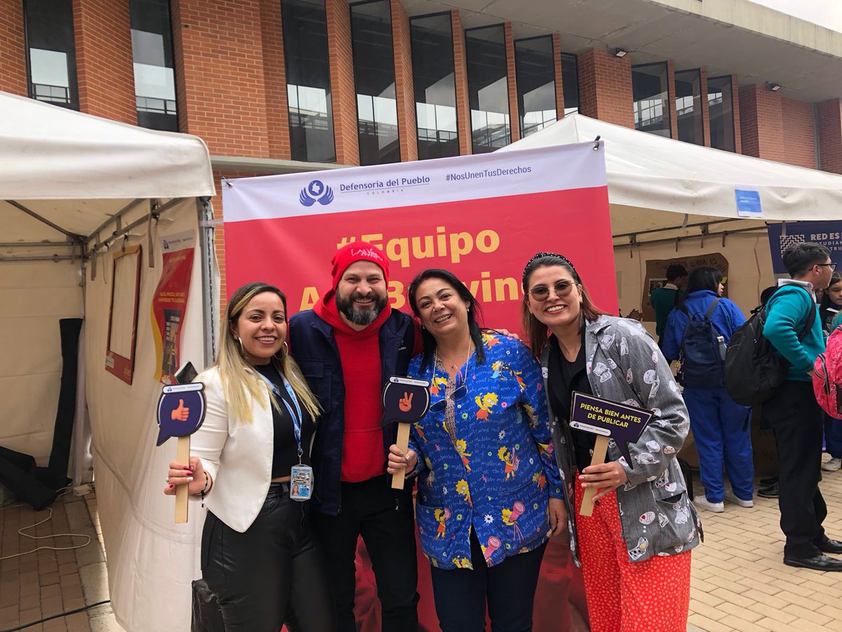 ColegiodelaBici's tweet image. [Hoy]El @ColegiodelaBici vivió el lanzamiento de la herramienta “Enfrentado el Bullying” de la @DefensoriaCol en compañía de @triannacamilo y @EseTonito convencidos de la importancia de prevenir la violencia escolar @Educacionbogota #ProgramaECO @EdnaBonillaSeba @Deidamiapiensa