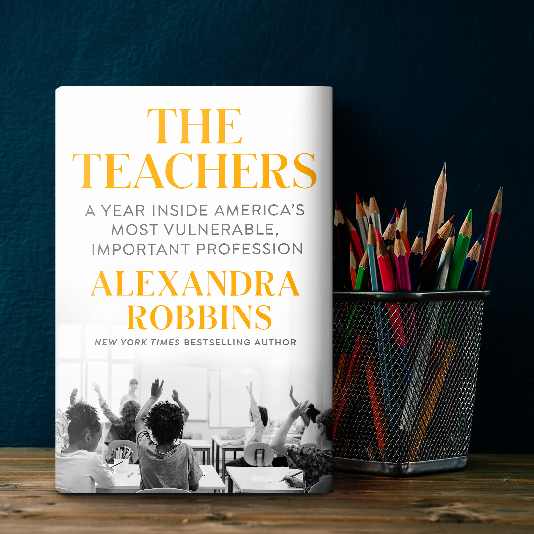 DuttonBooks's tweet photo. What teacher changed your life? Do you know any overworked teachers now? If you have an answer right away, you'll want to #ThankTheTeachers and get them-- and yourself!-- a copy of THE TEACHERS by @AlexndraRobbins!
https://t.co/IrwcrBt9mD https://t.co/u7JUul8DE3
