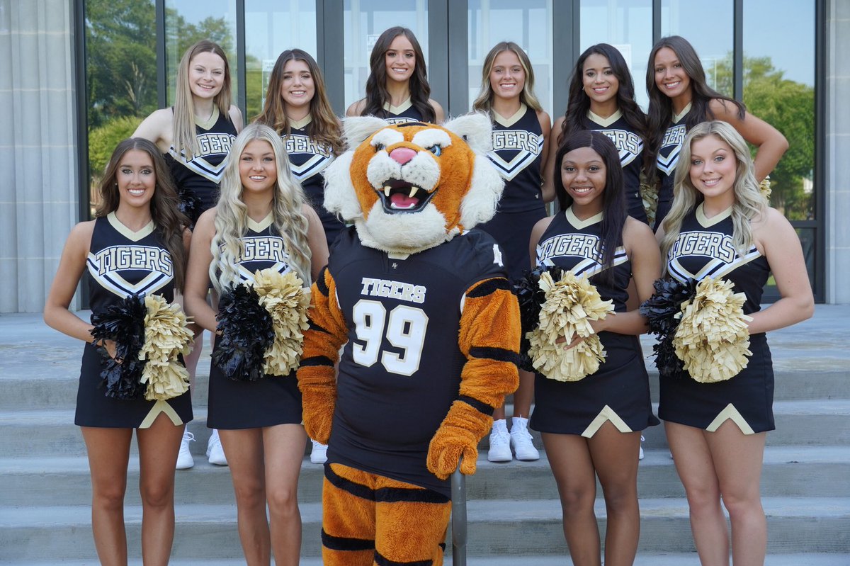 NEMCCTigers's tweet photo. CHR | Tonight’s sophomore night for #NEMCC cheer! 

Join us at half to recognize Lynsie Kate Burns, Megan Cornelison, Chloe Hollingsworth, Mary Houston Ivy, Jaycee Janzen, Brianna Lowrey, Aly Mitchell, Alyssa Rich, Kaitlyn Robinson, Reece Stacy &amp; mascot Ethan Cook!

🐯 #TigerTown https://t.co/OaD3wNCD3S