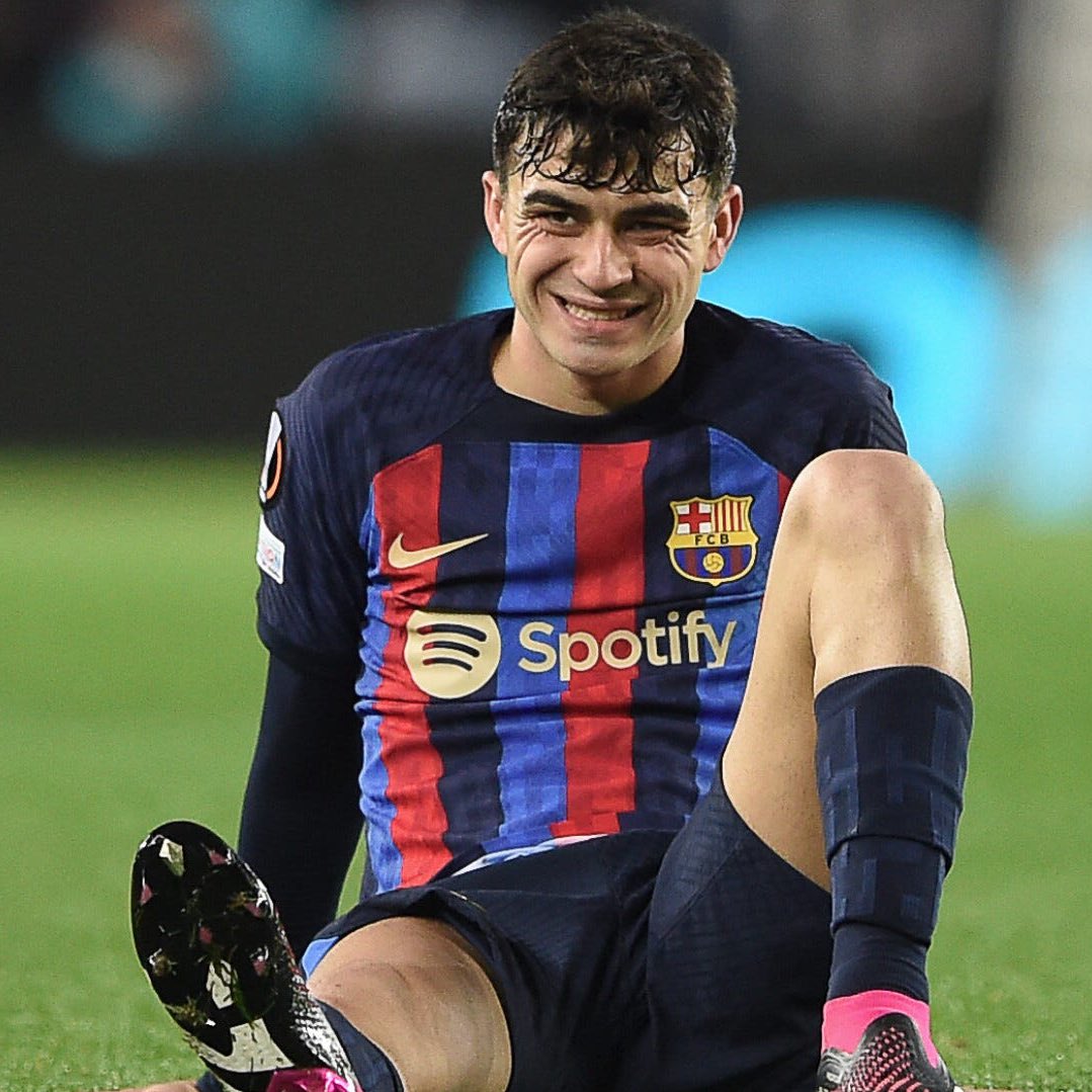 FCB_worlddd's tweet photo. 🚨🚨| Pedri has injured rectus femoris muscle in his right thigh (hamstring) and will be out for one month (3-4 weeks).

#fcbarcelona #barcelona #barca #blaugrana #mesqueunclub #culers #viscabarca #manunited #manchesterunited #europaleague #pedri #injury #news https://t.co/VIlBMb4V0U
