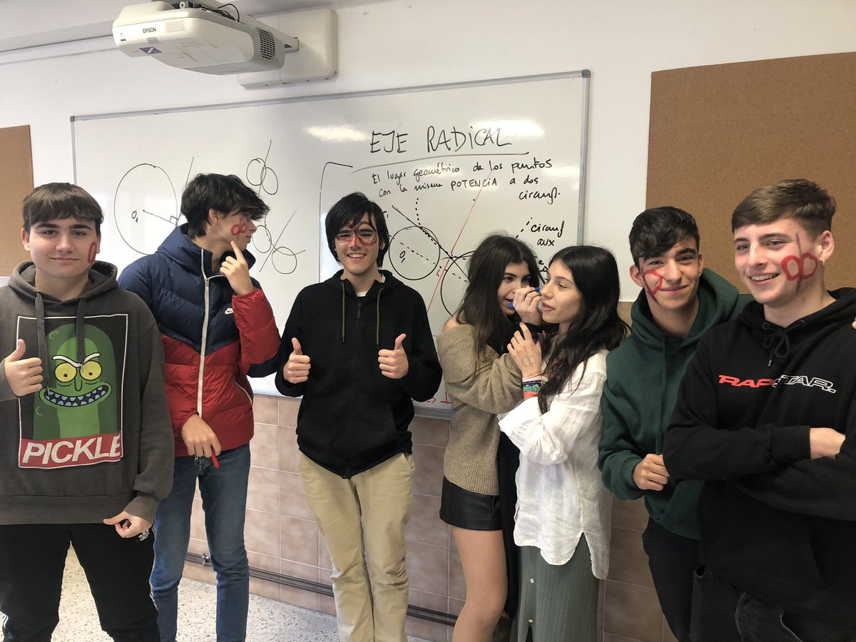 Todo es posible en el carnaval de <a href="/Salesianos_Vigo/">Salesianos Vigo</a> , incluso aprender dibujo técnico con pinturas de cara ¿alguien dijo que el aprendizaje era incompatible con pasarlo bien?