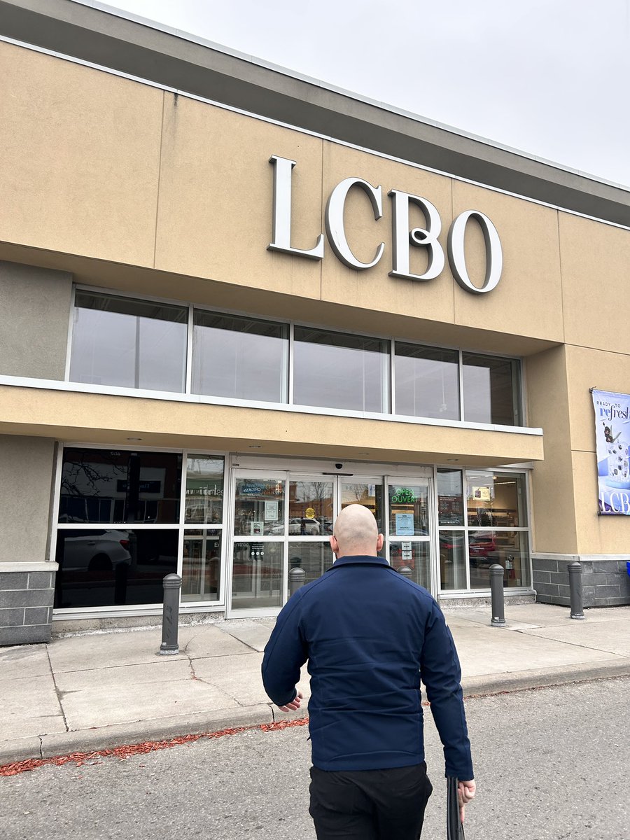 troyBurtch's tweet photo. One last @LCBO visit before heading back to the brewery for a taste with the @GreatLakesBeer team! Andrew has been hustling today, doing a great job ensuring our products are showcased in the best possible manner. #TeamGLB https://t.co/OxnXgYLP3q