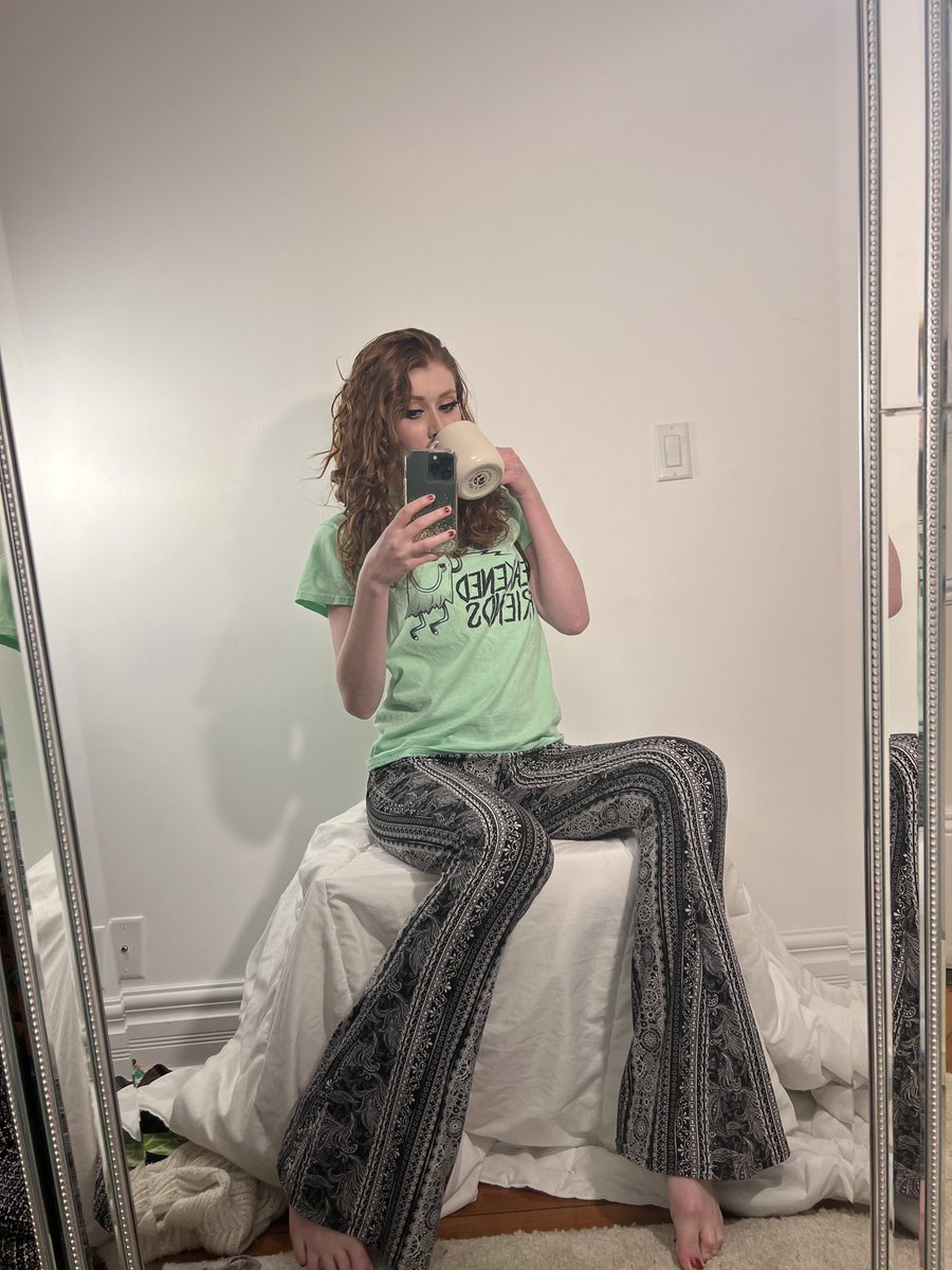 CrimsonElectra on Twitter: "I’m sleepy so I made myself a bench for