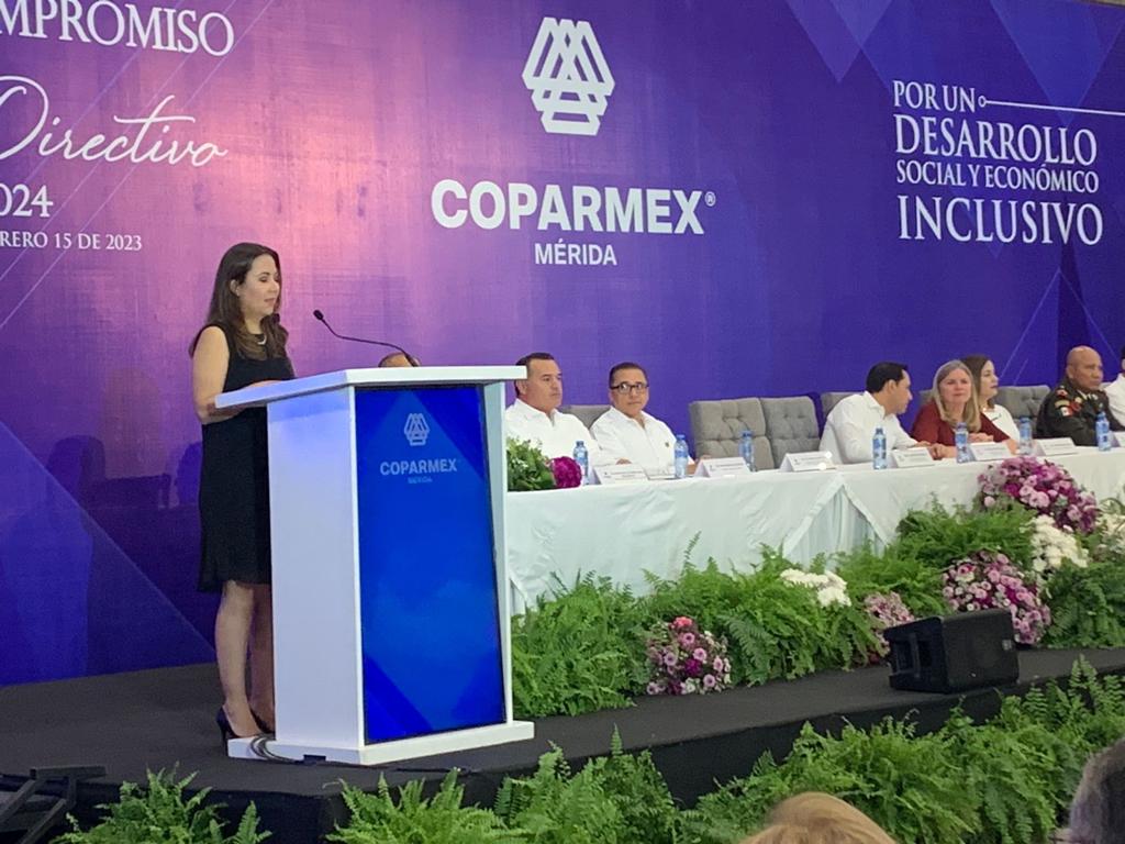 Coparmex's tweet photo. 🔵 Ayer en #Mérida, se llevó a cabo la Toma de Compromiso del nuevo Consejo Directo 2023-2024 de @coparmexmerida que preside Beatriz Gómory quien fue reelecta por un año más al frente de este Centro Empresarial. 🇲🇽🤝 https://t.co/1TrD7PLHZd