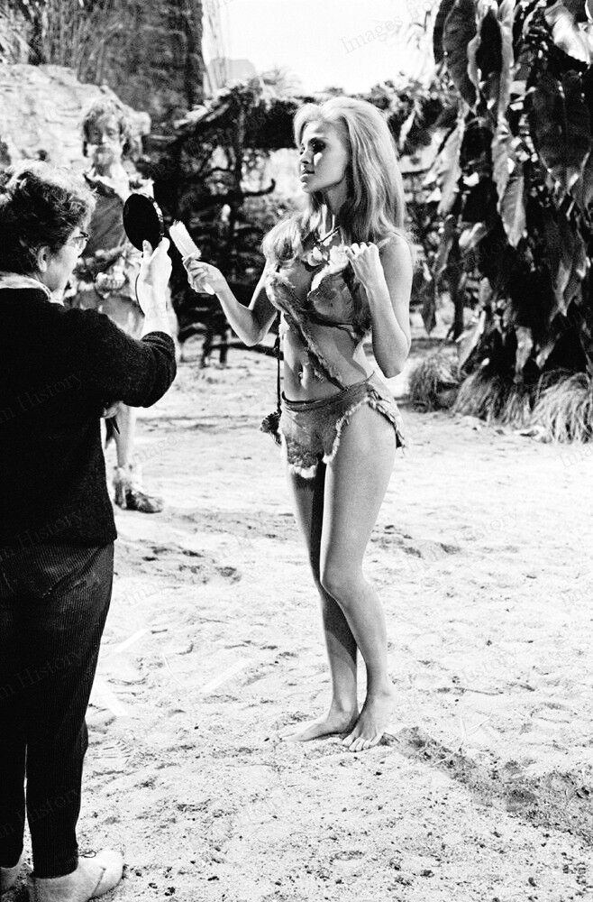 veniveci's tweet photo. When #Raquelwelch appeared in her breakthrough movie 'One Million Years BC ' director, Don Chaffey gave her very clear direction ;
"Just run from this rock to that rock – that’s all we need from you."
#RIPRaquel https://t.co/RaMDUW7ASl