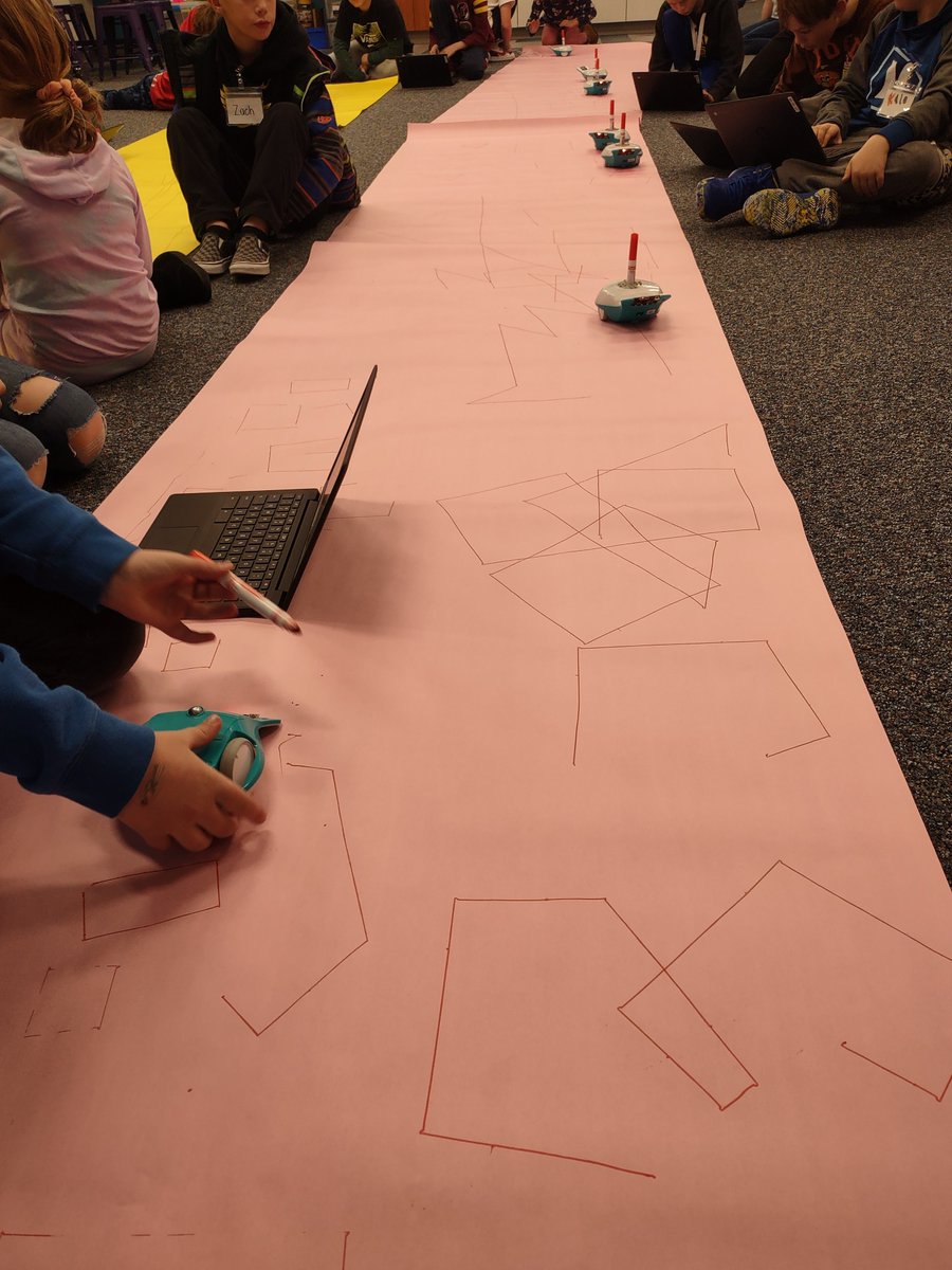 DTL_JSD's tweet image. Check out @jordandistrict Oak Leaf Owls 4th graders as they use @birdbraintech Finch robots for their STEM rotation. 
#jordanDTL #DTLutah #stemiscool #csforall