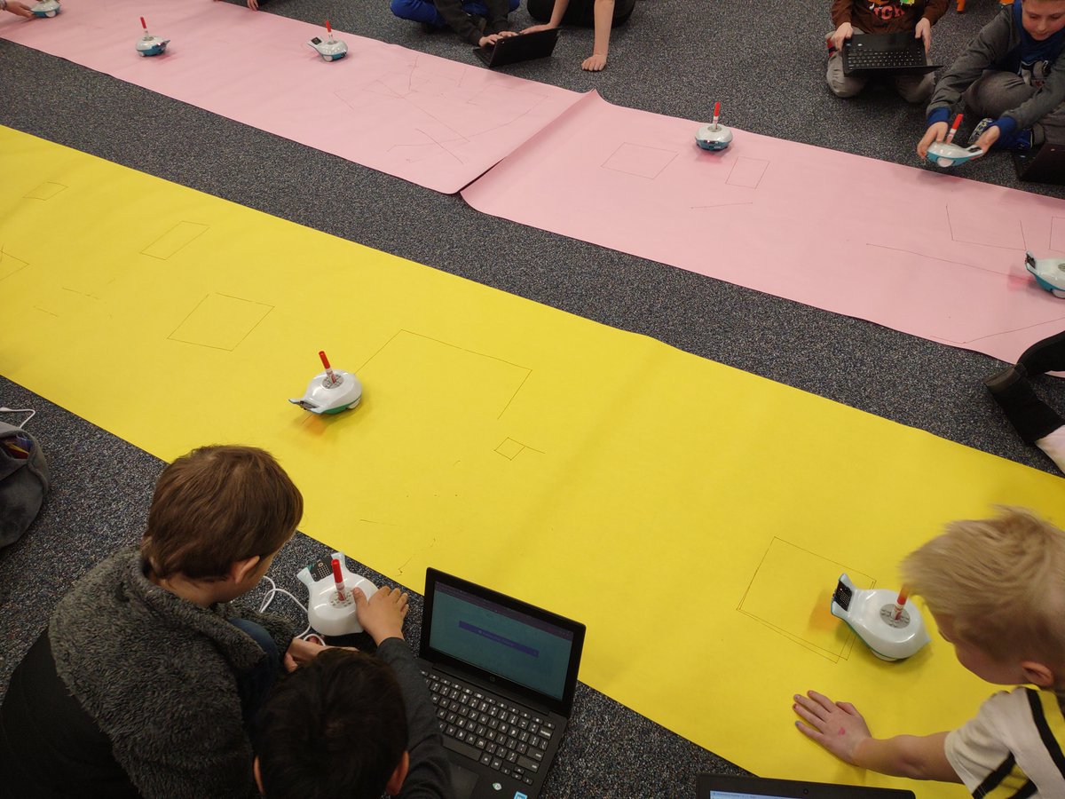 DTL_JSD's tweet image. Check out @jordandistrict Oak Leaf Owls 4th graders as they use @birdbraintech Finch robots for their STEM rotation. 
#jordanDTL #DTLutah #stemiscool #csforall