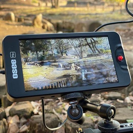 ☀Use a 5.5inch 1000nits monitor outdoors
🎥 #OseeT5Plus monitor runs with #BMPCC6KPro
📸by @taki.0815
.
.
#oseemonitor #oseetech #moviemaking #onset
#filmproduction #bts #cameragear #onlocation
#videography #directorofphotography #setlife
#cameragear #cinematography #filmmaking