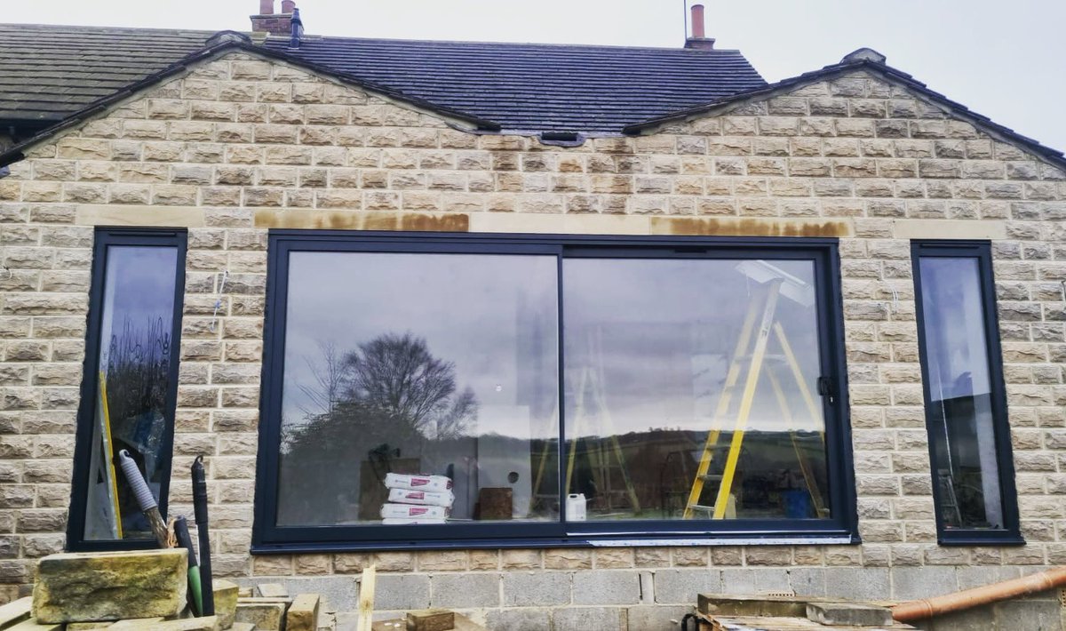 Super slim sightlines 👀🤩 25mm at the interlock - available in 10 days to trade #tradesupply #aluminiumdoors #northwest