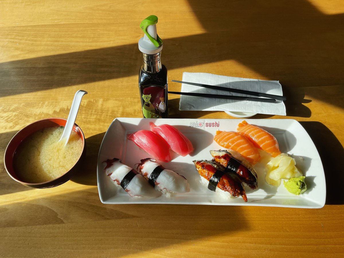 PointRuston's tweet photo. Nothing quite like a little sushi in a sunspot. #OnPointRuston https://t.co/W7cPOkuGYF