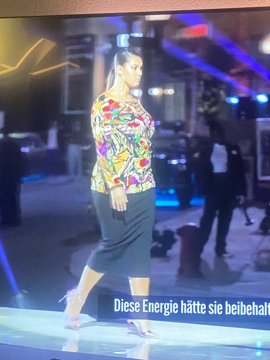 gumsnumb's tweet photo. THAT DRESS IS FOOOOUL #GNTM https://t.co/8lEj6ASdJ7