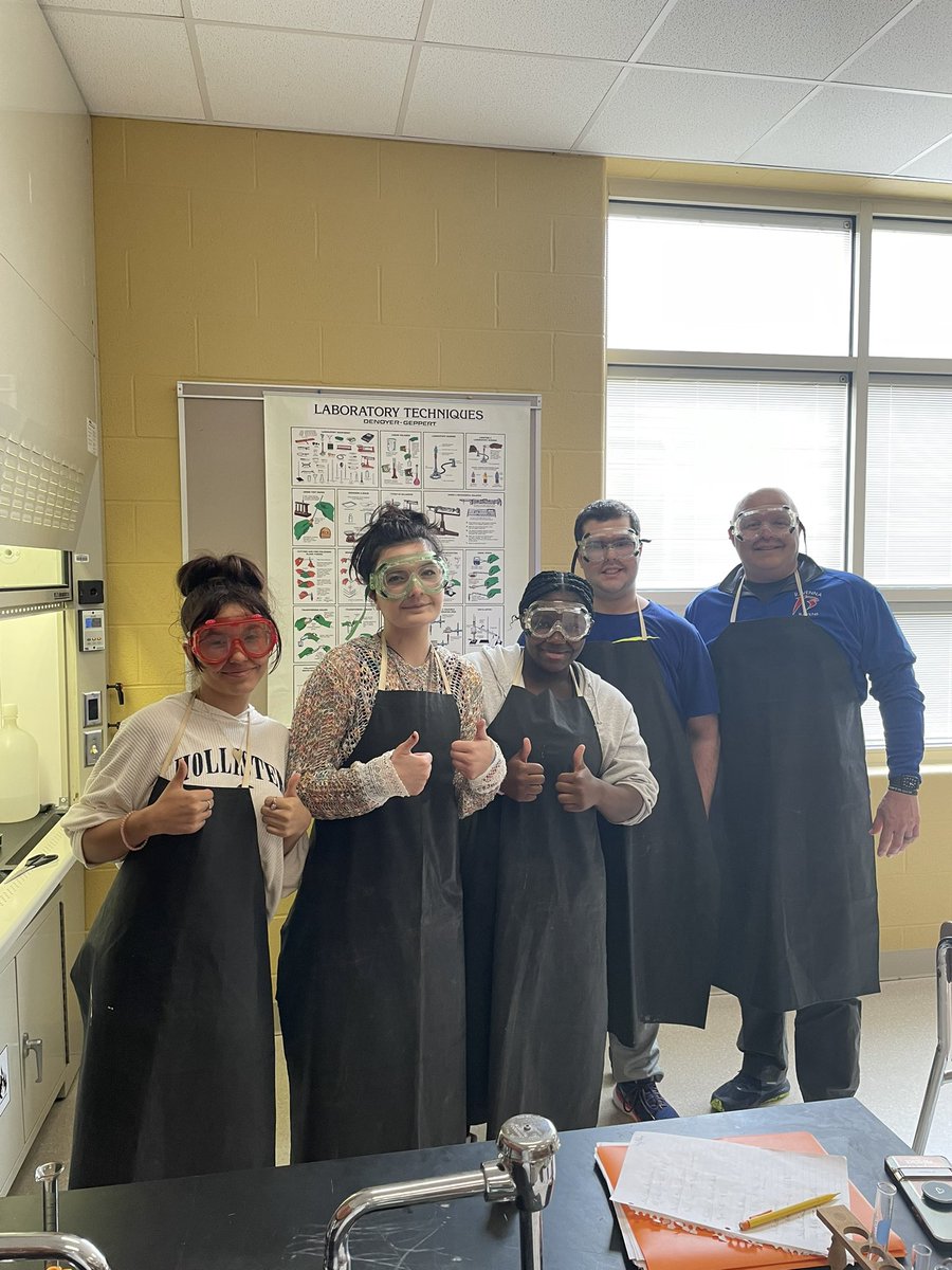 leesmith_330's tweet photo. Well it was back to high school (for the day!) I had the joy of shadowing Emily today! ✅ part of a chemistry experiment ✅ called to the office ✅ met some amazing students #shadowastudent @RavennaSupt @rhsduncan @RavennaHSRavens https://t.co/8QB93ie8e4