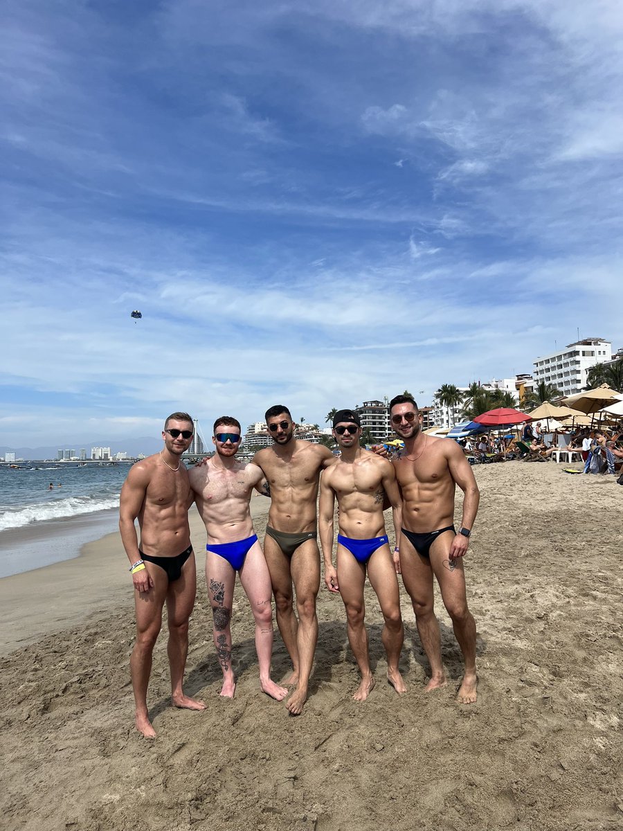 FpHjsRQaUAELEmf?format=jpg&name=medium