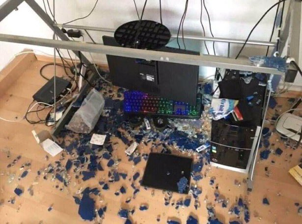 Prime0T's tweet photo. POV: you die in fortnite..😹 https://t.co/esRKklmCdE