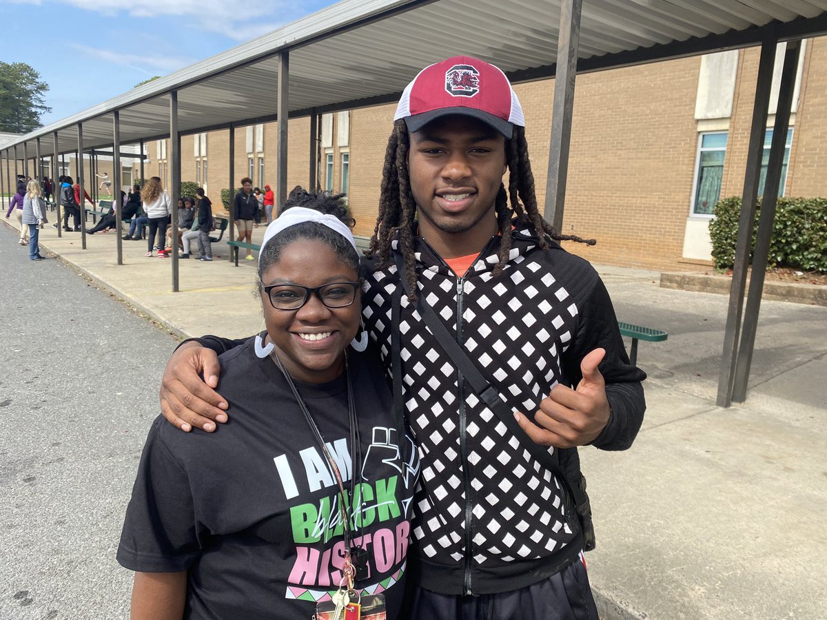 6_degreesofSean's tweet photo. Shout out to my wife for meeting @7Caldwell_ today! I was very jealous. #Gameocks https://t.co/phglX7OkLh