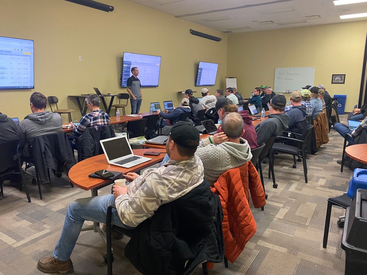 PremierEquip1's tweet image. Another great workshop day in Elmira for John Deere Operations Center Training! #johndeere #agtechnology #precisionag #agriculture