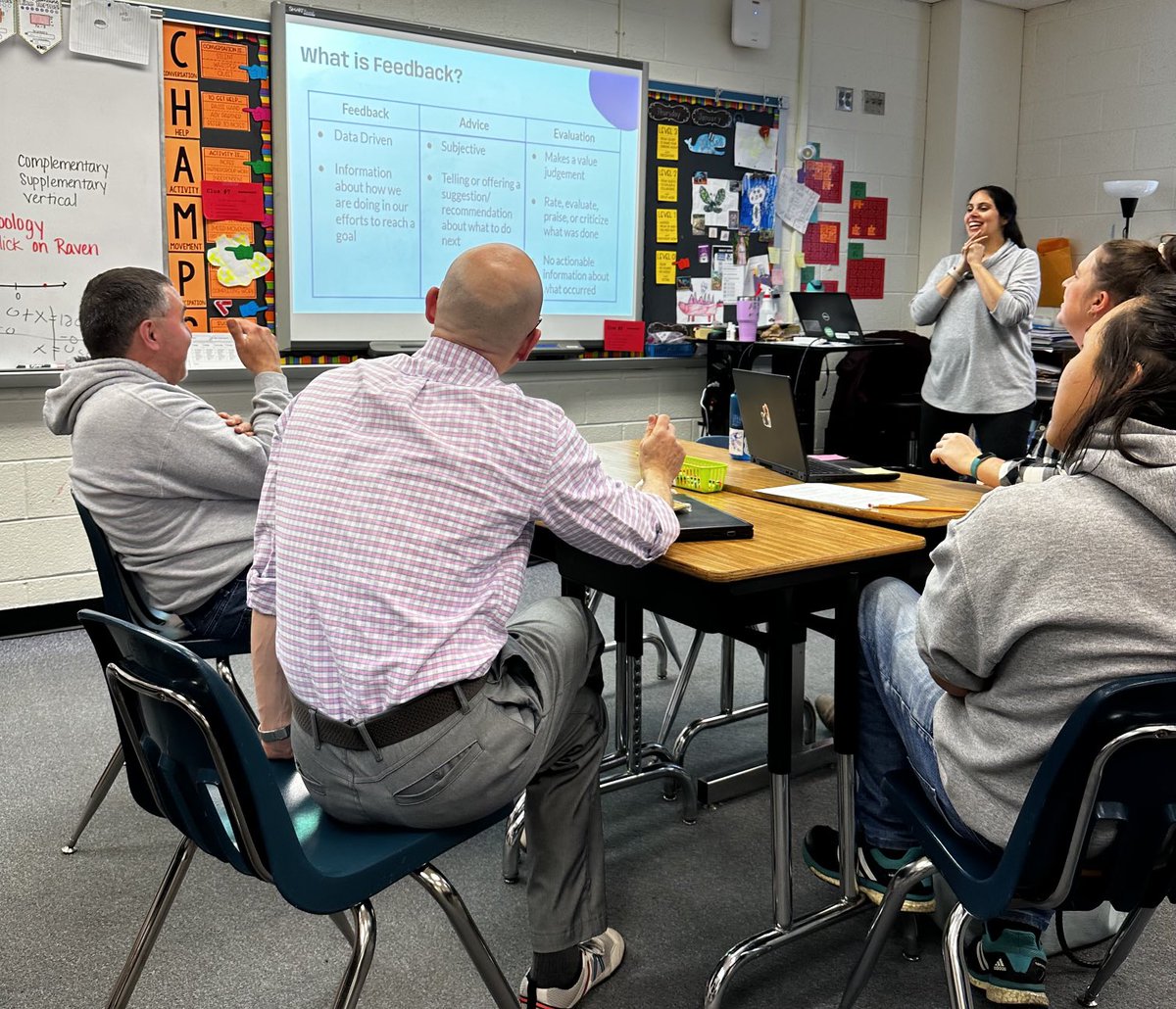 PoeMiddleSchool's tweet photo. Our New to the Nest mentors reconnecting on feedback! #caringculture 🖤💛📸⁦@FCPSR2⁩ https://t.co/g63MSIDURs
