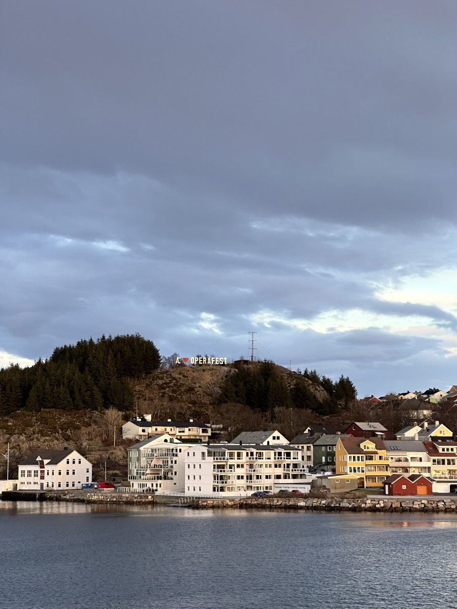 Kristiansund is a colorful city consisting of four islands forming a unique port area and the four districts Innlandet, Kirkelandet, Nordlandet and Gomalandet.
Opera, clipfish, the fishing village of Grip, and the Nordic Light photo festival are the local highlights.
#VisitNorway