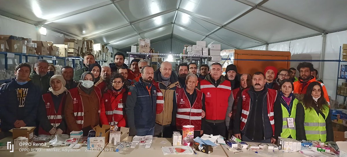 armanuney's tweet photo. Türk Eczacıları Birliği ve Bölge Eczacı Odalarımızın koordinasyonunda Adıyaman bölgesine kurduğumuz Sahra Eczanelerimizde,halkımıza ücretsiz ilaç/eczacılık hizmeti sunan gönüllü meslektaşlarımızın yanındaydık.Hepsiyle gurur duyuyoruz. Afetin yaralarını birlikte saracağız.
#deprem https://t.co/bVrm79s1gH