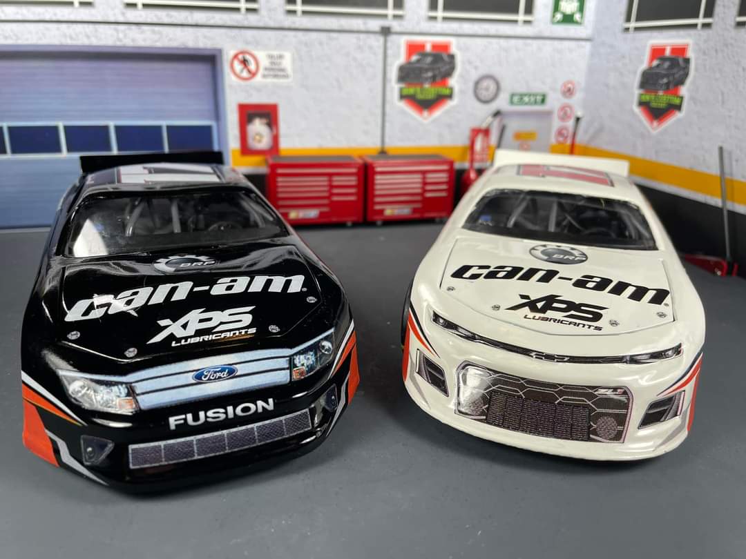 A pair of slick looking race cars built by Don's Custom Diecast using our Super Late Model kit 🏁🏁🏁

Grab one at Print It Decals or our Etsy store! 

printitdecals.com/collections/ja…

etsy.com/listing/121668…