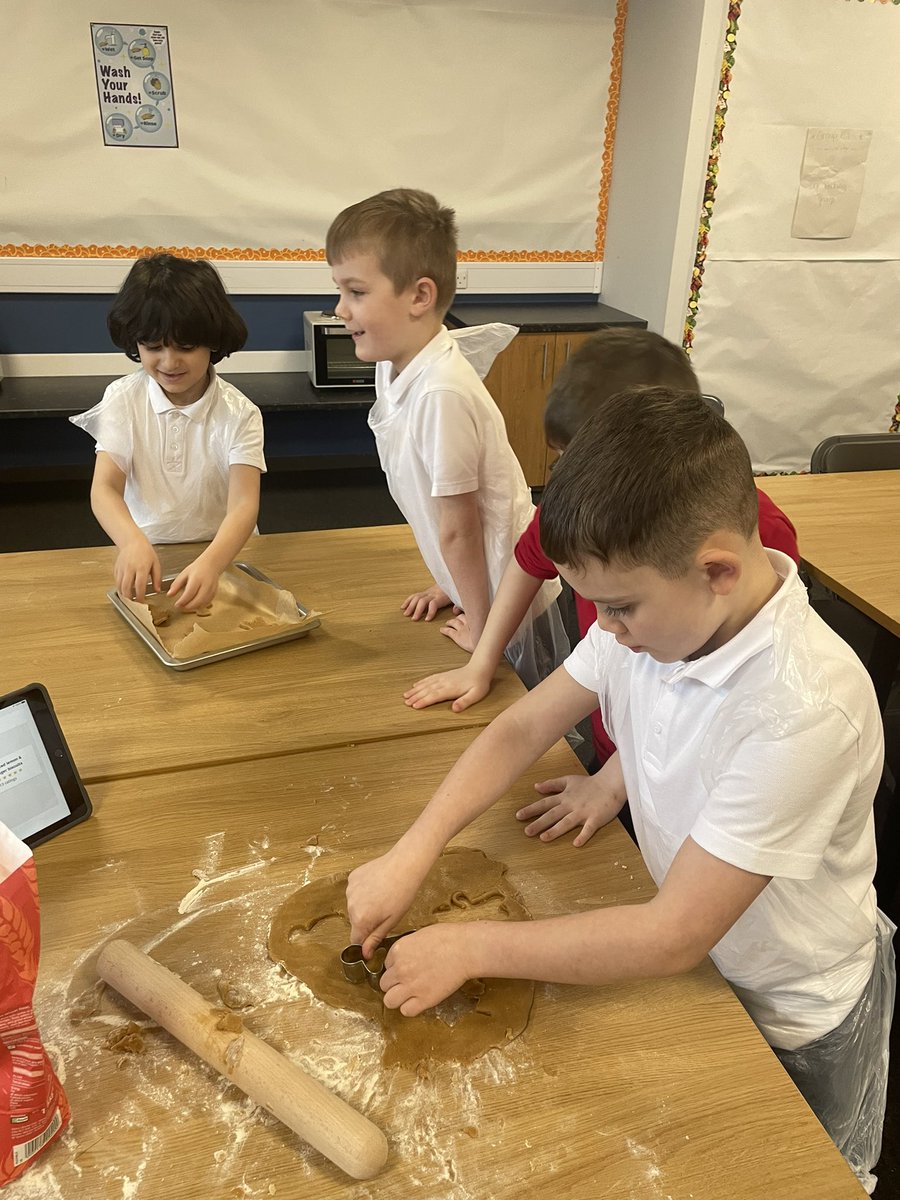 CherThomson14's tweet photo. A fun morning making gingerbread men after reading the @RuthMiskinEdu RWI text. Thanks to @bbcgoodfood for the recipe. #readingforinformation #instructions #baking https://t.co/0N1ueJnreU