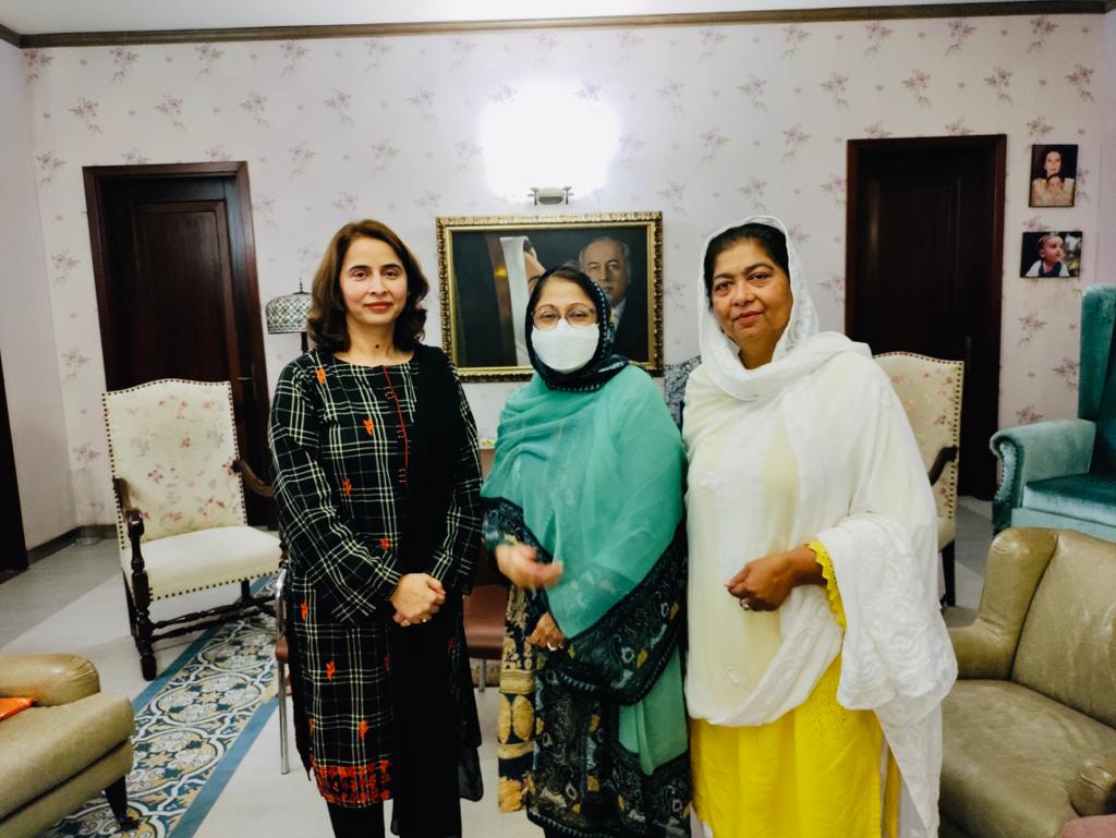 HinaDastagirPPP's tweet photo. زرداری ہاؤس کراچی میں محبت اور شفقت کرنے والی ہماری بہن ادی فریال ٹالپر سے ملاقات کی
ادی نے ہمیشہ مجھے بڑی بہن کی طرح پیار دیا ہے
آپ خوش و سلامت رہو ادی https://t.co/u5UYMOem7v