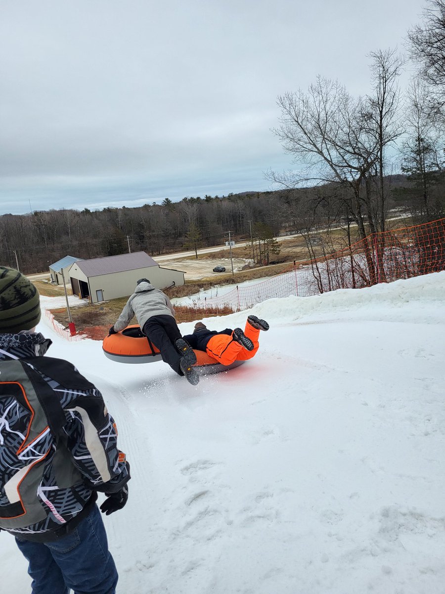 tkane627's tweet photo. Lots of fun sledding today! #reesdsvillesd https://t.co/uwHFY2Rfqt