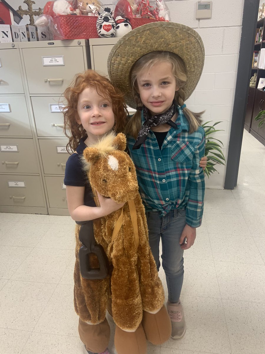 StDenisCES's tweet photo. Howdy! Our Western day for Kids Helping Kids was a Hootenanny!!! #kidshelpingkids @niagaracatholic https://t.co/3ZeDkMB69n