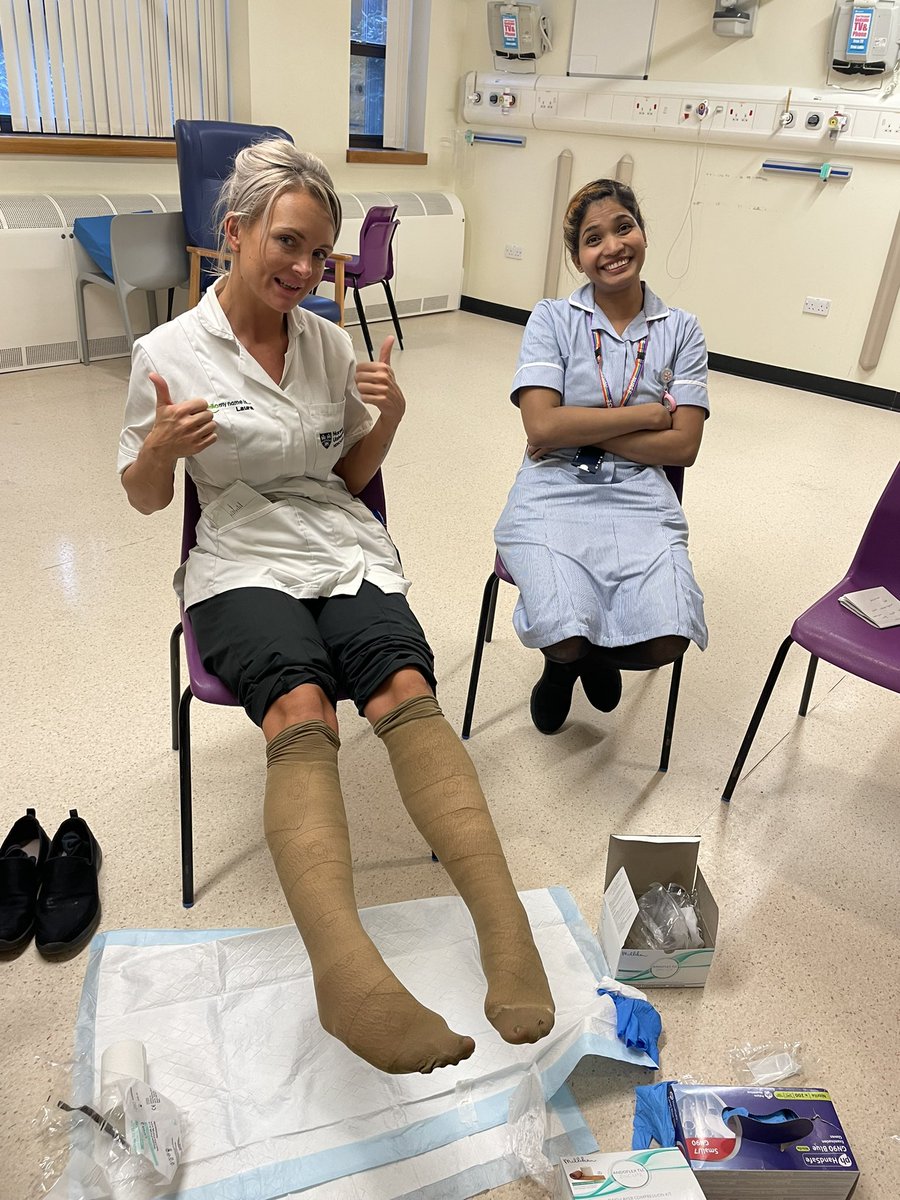 Fun way to learn compression bandaging today on Ward 30! Huge thanks to @miriam_bailey and Laura’s legs 😂 @NuthPracticeEd @adult_nu