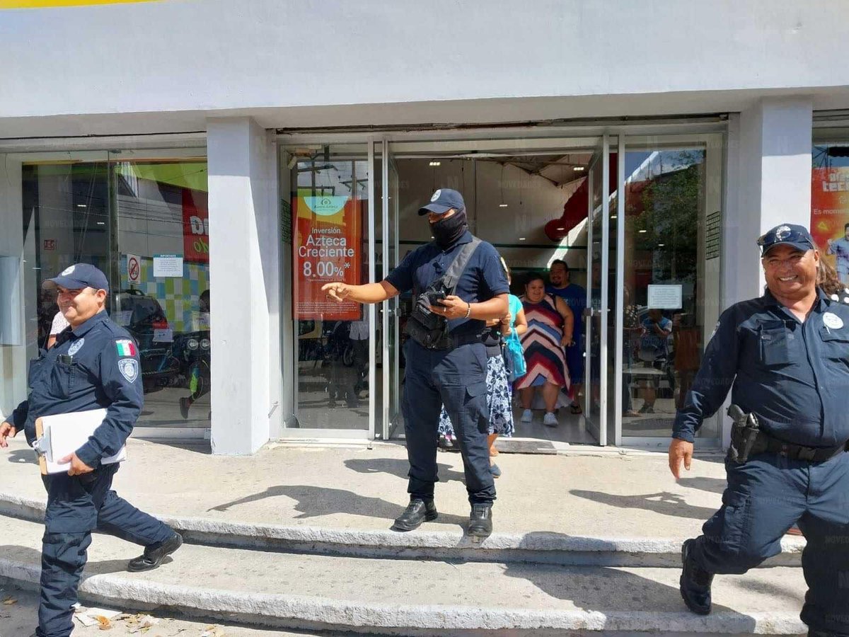UltimatumMx's tweet photo. LE GANÓ A ELEKTRA 😲
Un extrabajador de #Elektra ganó una demanda laboral contra la empresa que se negó a pagarle 750 mil pesos que le debían, por lo que actuarios procedieron a #embargar la sucursal ubicada en el Centro de #Cancún
#viral https://t.co/ub0rNZs7y6