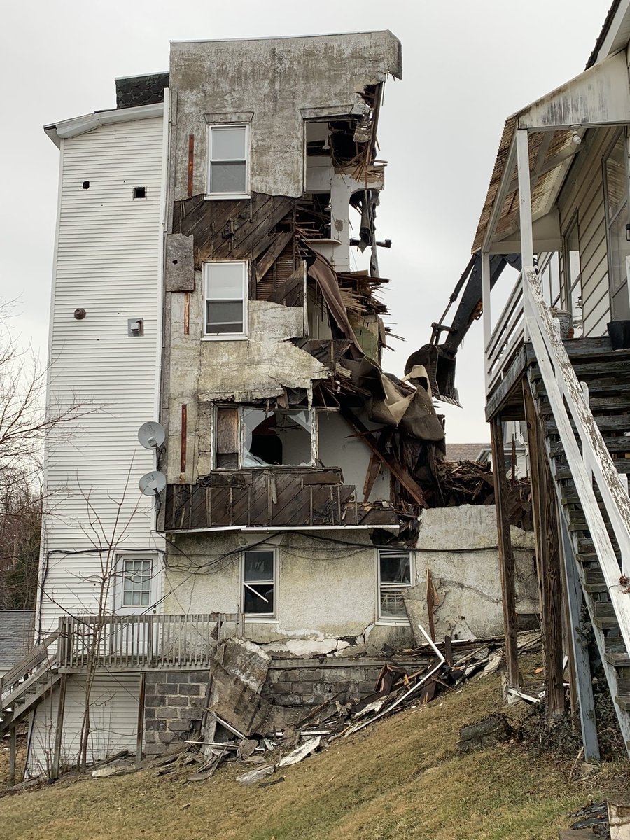 Blight demolition in #Scranton youtu.be/djcu_hz-Tw0