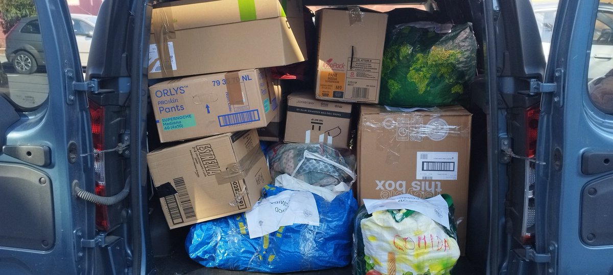 Dos furgonetas cargadas de ropa y productos de primera necesidad han salido hoy del <a href="/CeipPuertoRico/">CEIP PUERTO RICO</a> rumbo a <a href="/FarmaSinFronter/">Farmacéuticos SF</a> para ser enviadas a Turquía y a Siria. Gracias a todas las familias que han contribuido a hacerlo posible ♥️🙏