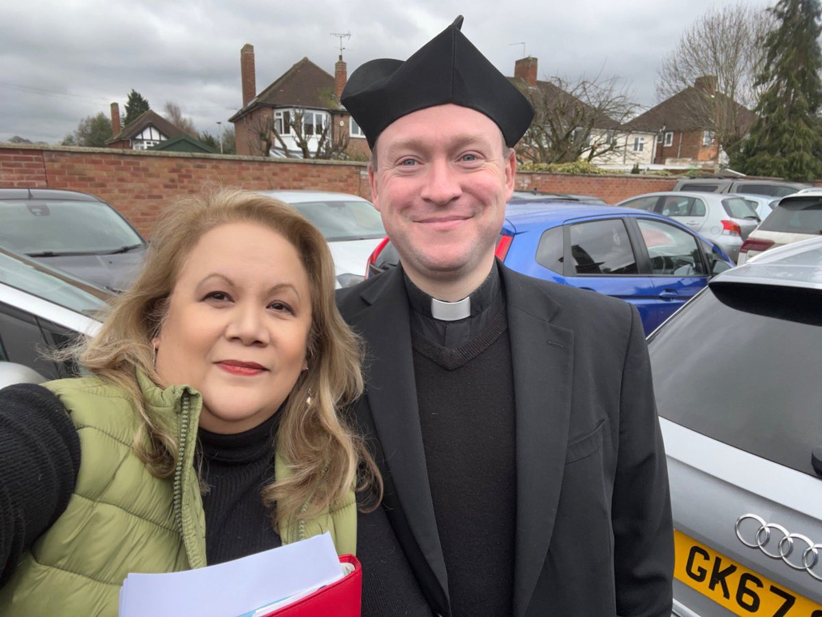 Foong_KC's tweet image. Joyously skipping having finished Safeguarding training early, only to find we were locked-in the car park!
:
#trapped 
#goingnowherefast