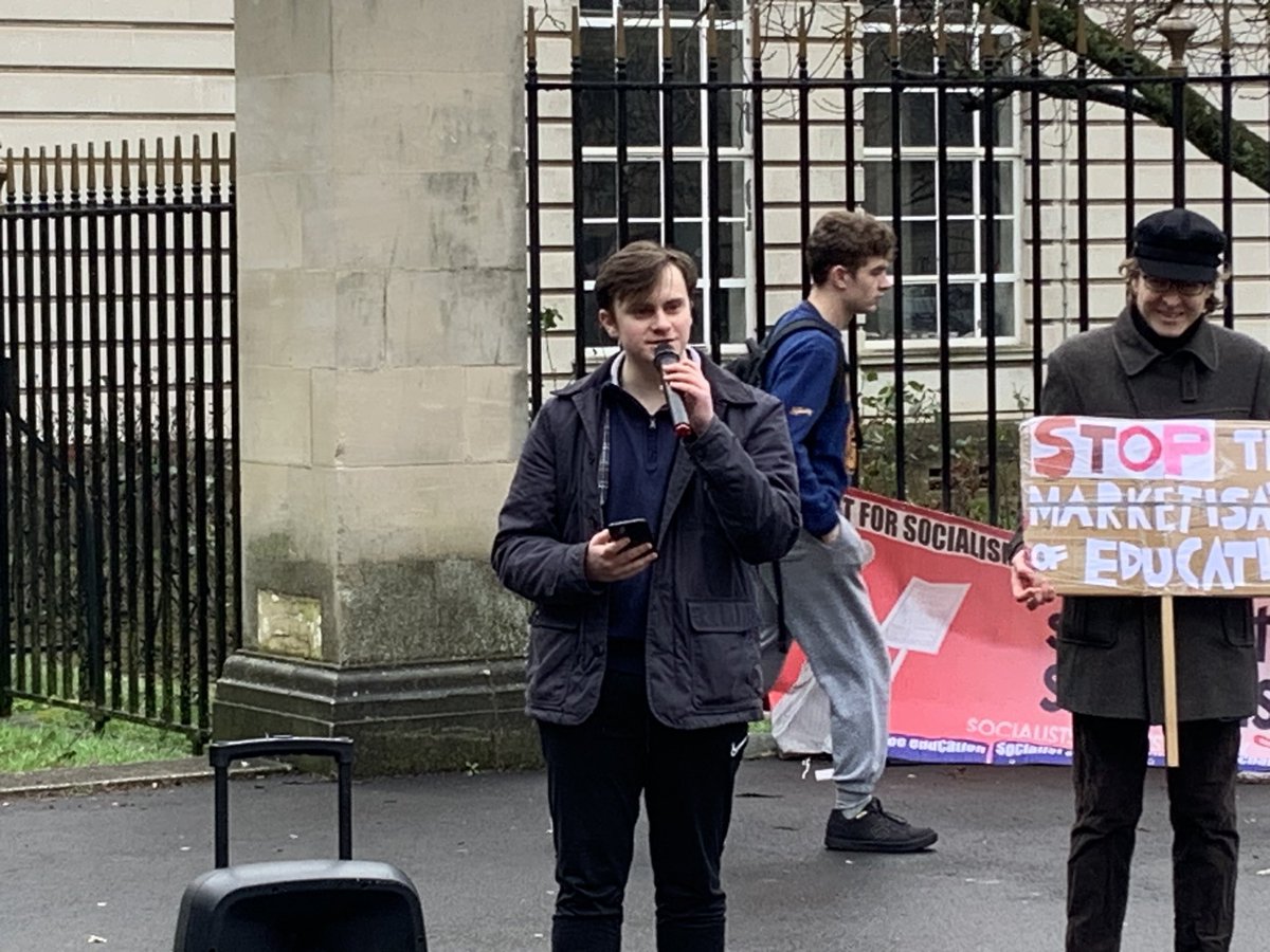 rhys_deian's tweet photo. Pleasure to speak as a student representing support for our lecturers and university staff today. 
Diolch @EdGarethPoole am y lluniau! https://t.co/j90Vf6AiFf