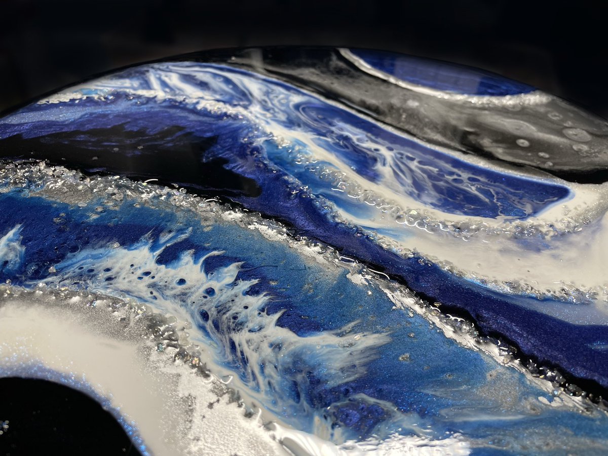 NoaTweet's tweet photo. Lang gewerkt vandaag.
Het water, wild, woest.
De aarde.
Schijnbaar moest dit het vandaag zijn.
#resinart #geodeart #abstractart https://t.co/Vd6mPbPObh