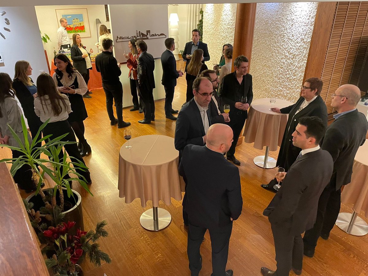 carinatwork's tweet photo. Productive visit of our colleagues from the Europe Department. Meeting government representatives, seeing EU colleagues, visiting the North, catching up with our MATRA partners &amp; meeting the 🇳🇱 Alumni. Result: lots of notes &amp; food for thought. See you soon again in 🇽🇰. https://t.co/zfkIEItSqO